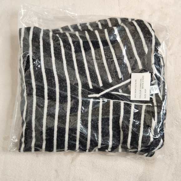 Market & Spruce Charcoal Striped Hoodie XSP - Picture 10 of 10